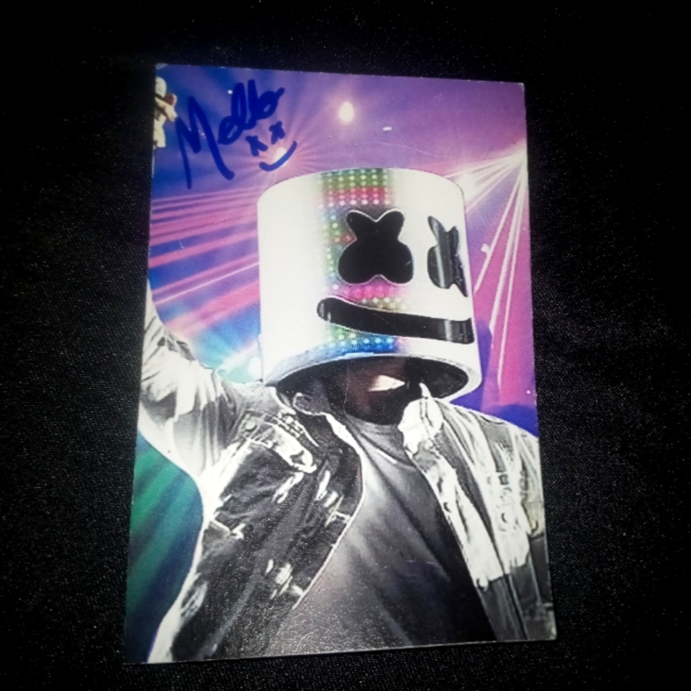 Authentic MARSHMELLOW autographed fan card